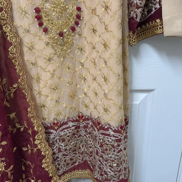 New Pakistani Indian Ethnic wedding EiD party shalwar kameez maroon & gold #589 - Picture 4 of 10